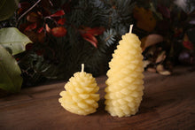 Load image into Gallery viewer, Pinecone Candles
